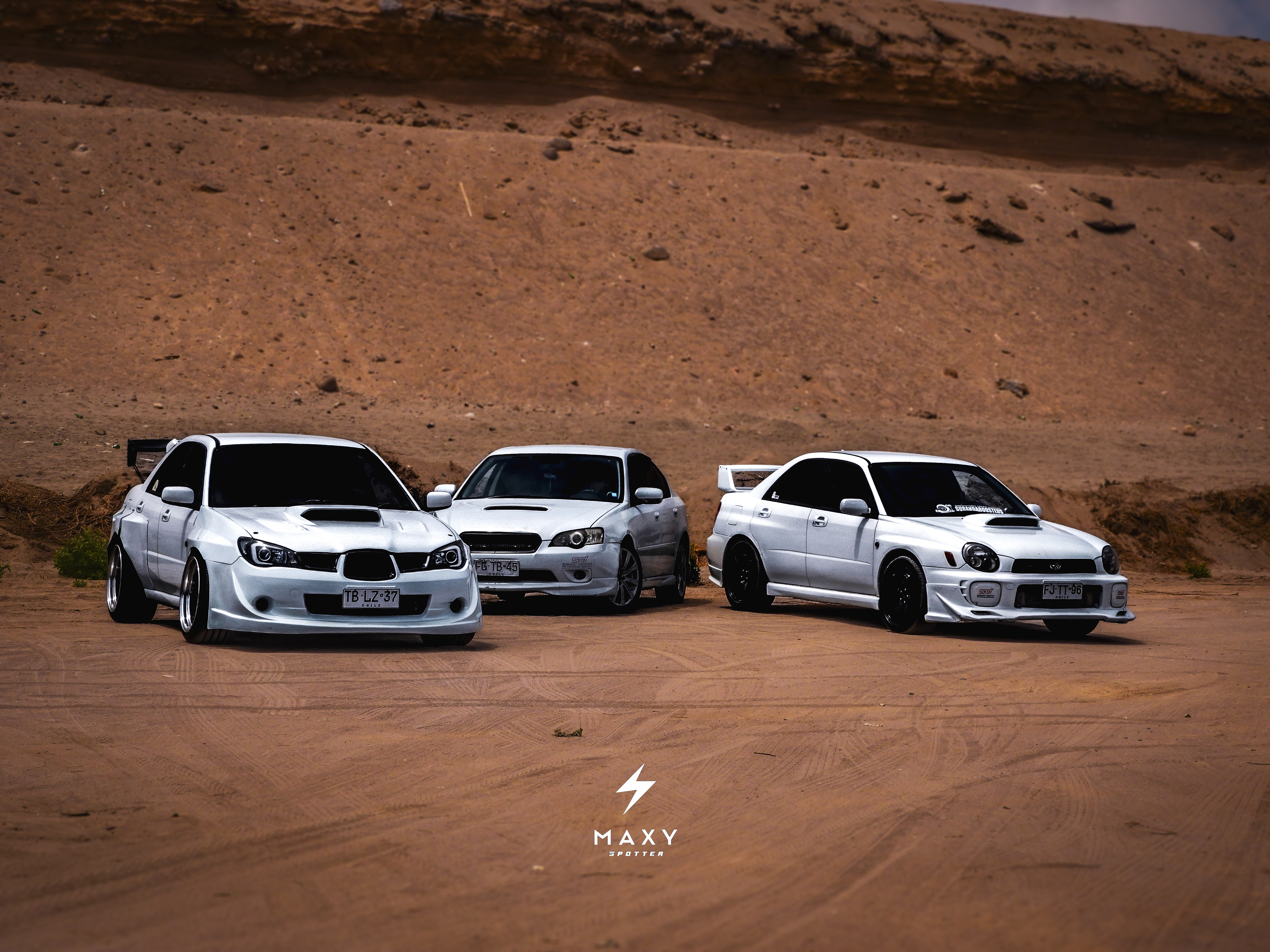 3 Subaru WRX blancos en pampa